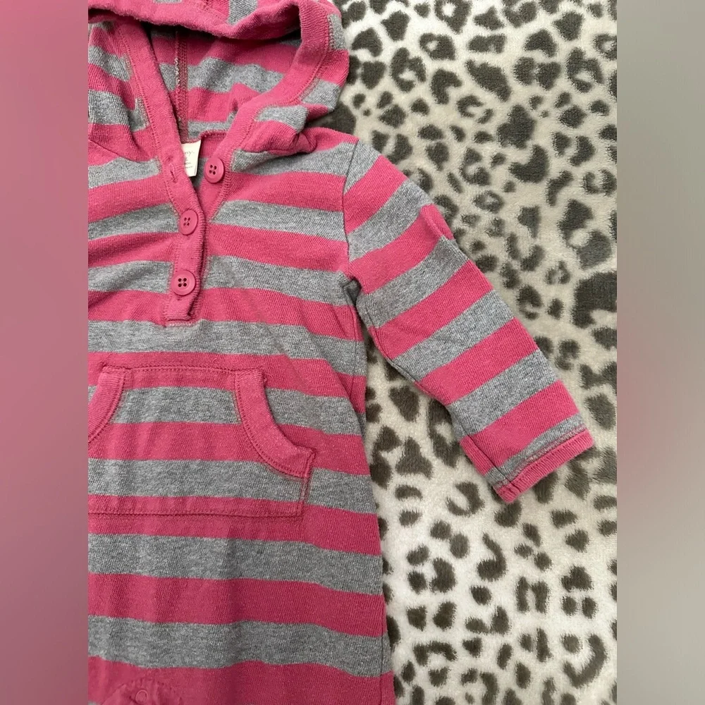 Old Navy Henley Striped Hooded One-Piece Heathered Gray Pink Size 12-18 months